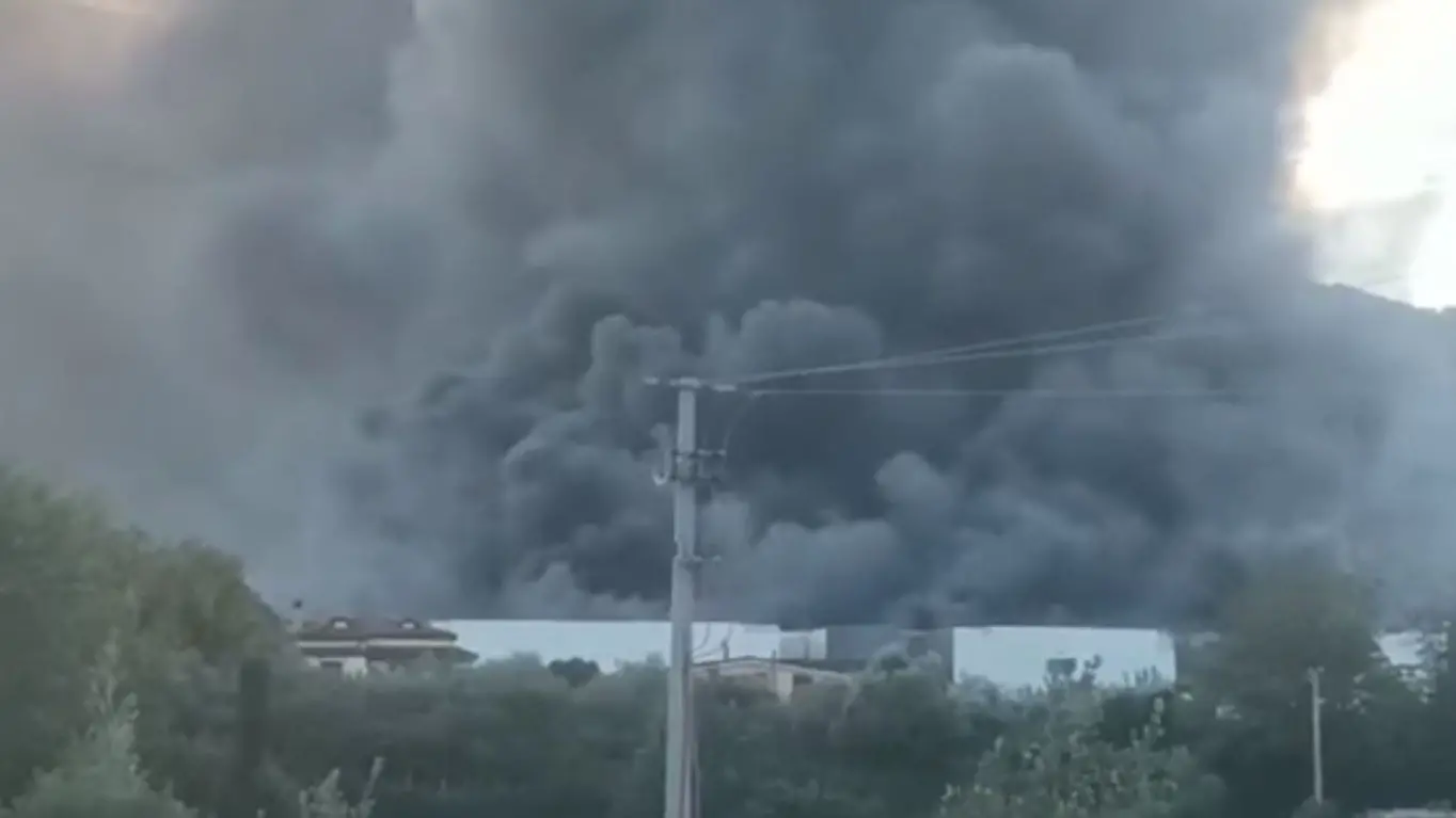 Incendio ad Airola, ancora focolai in via di spegnimento. Danni ingenti