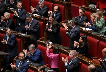 Def, Camera boccia scostamento di bilancio. Cosa è successo. In Cdm nessuna modifica al testo, oggi si rivota. Meloni: “Brutta figura, ma non c’è problema politico”