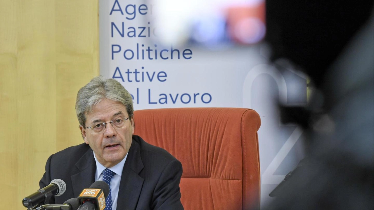 Paolo Gentiloni ad Avellino (Ansa)