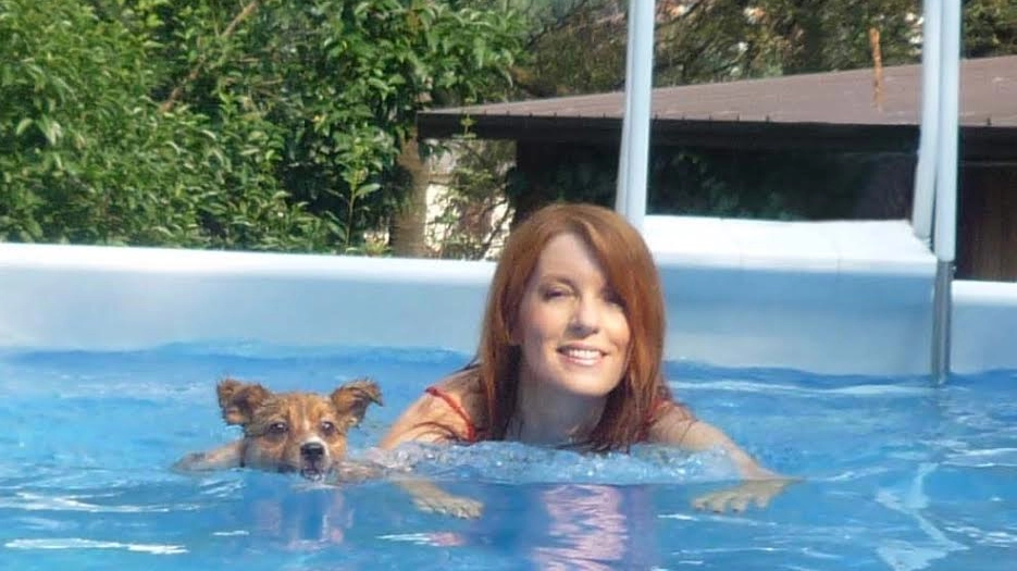 Michela Vittoria Brambilla con il cagnolino Lucky