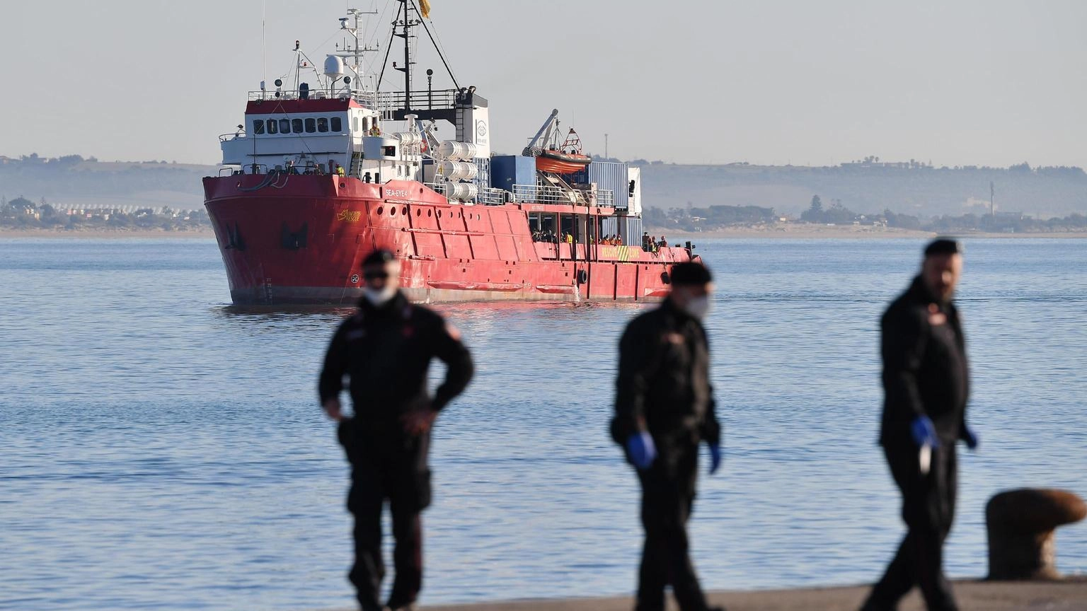 Sea eye soccorre 57 migranti in acque sar maltesi, 2 morti
