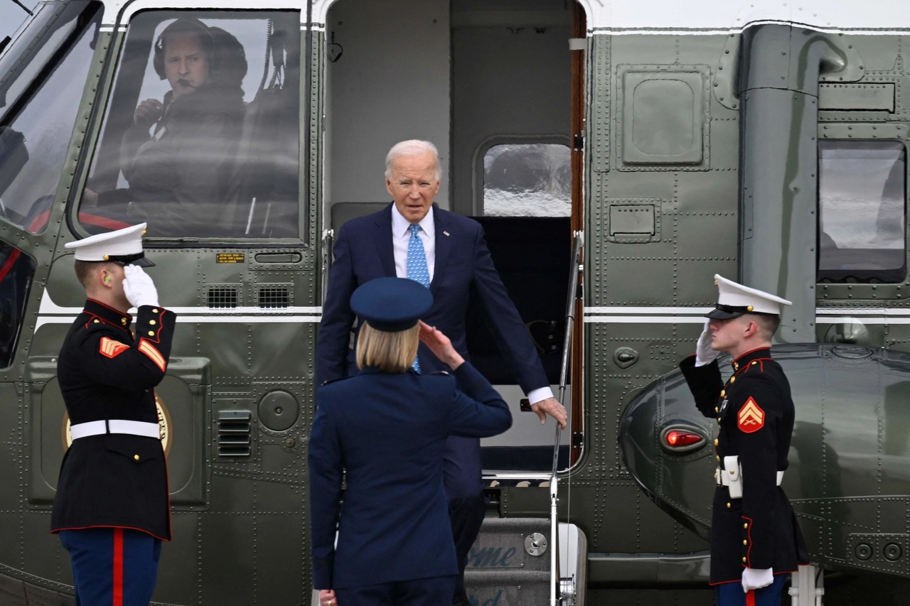 Il presidente americano Joe Biden mai così vicino a Trump per un evento elettorale in Florida, a Palm Beach