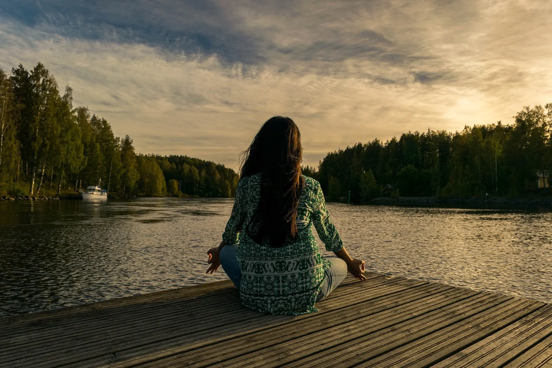 La vacanza di lusso è disconnessa: digital detox con soggiorni spirituali e riti del silenzio