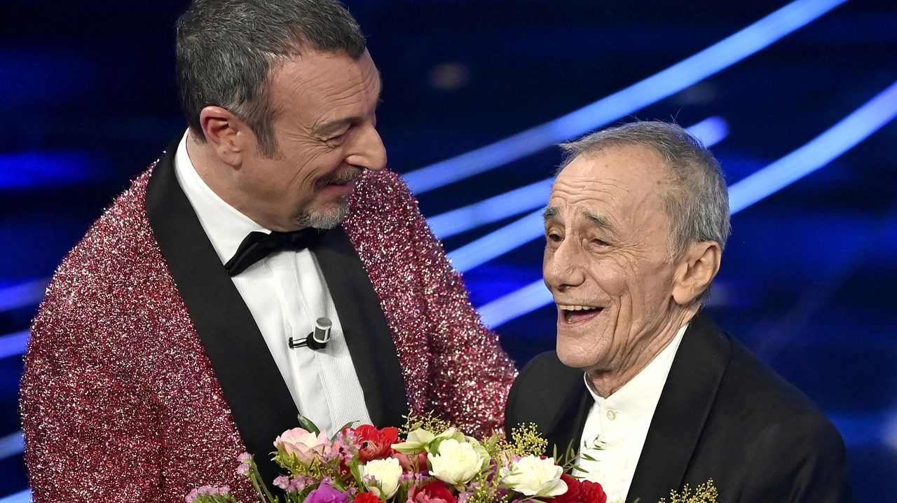 Amadeus e Roberto Vecchioni a Sanremo (Ansa)