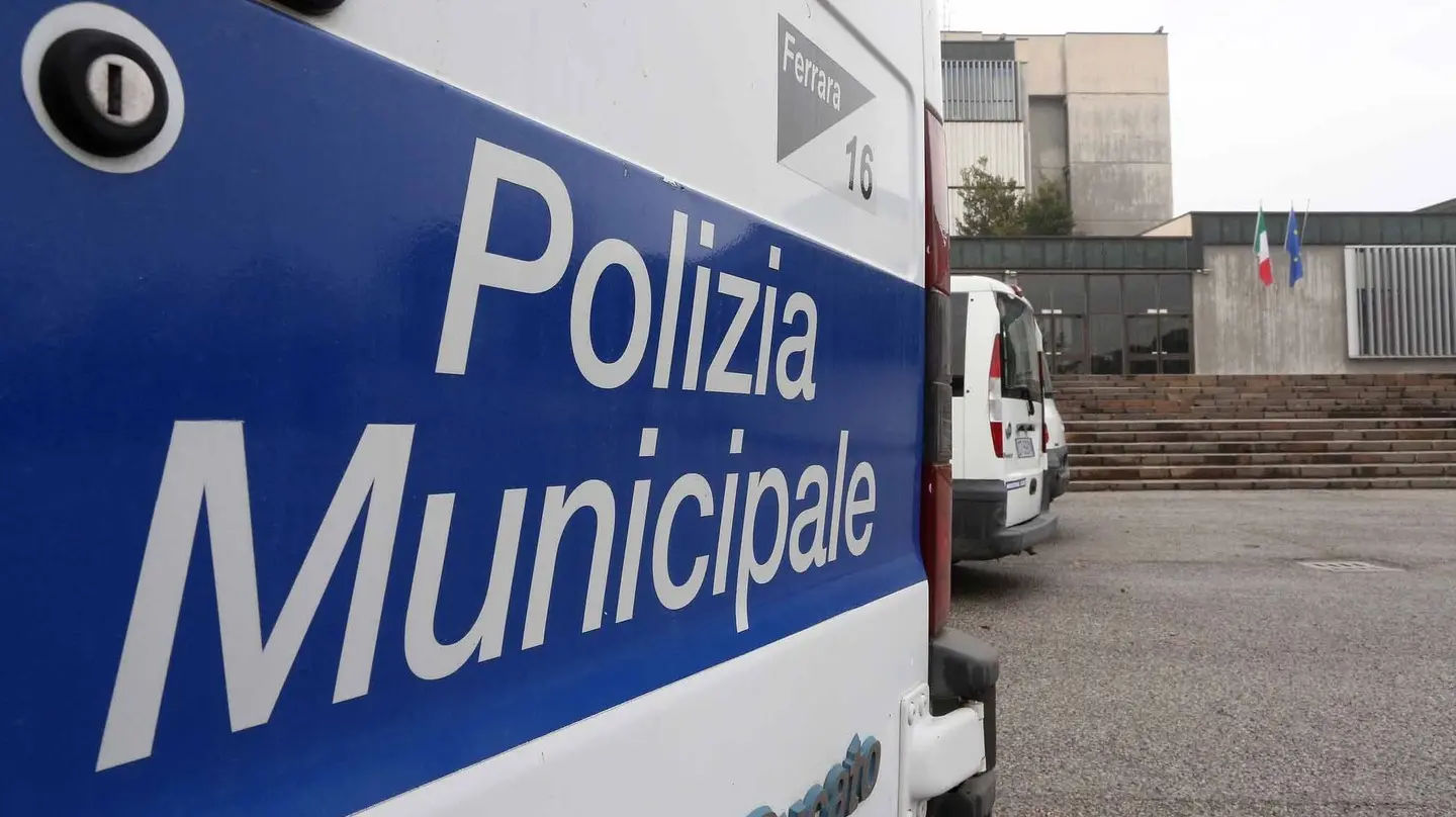 Droga all’avvocato in Porsche: spacciatore arrestato