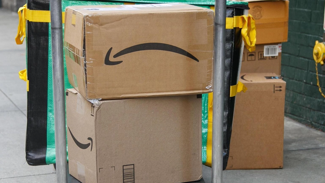 Un centro di spedizione Amazon