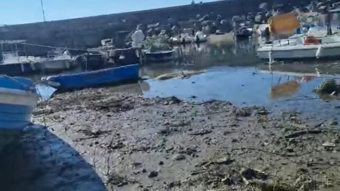 Il mare si è ritirato a Napoli 