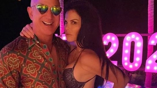 Jeff Bezos con Lauren Sanchez, conduttrice tv e sua compagna dallo scorso anno