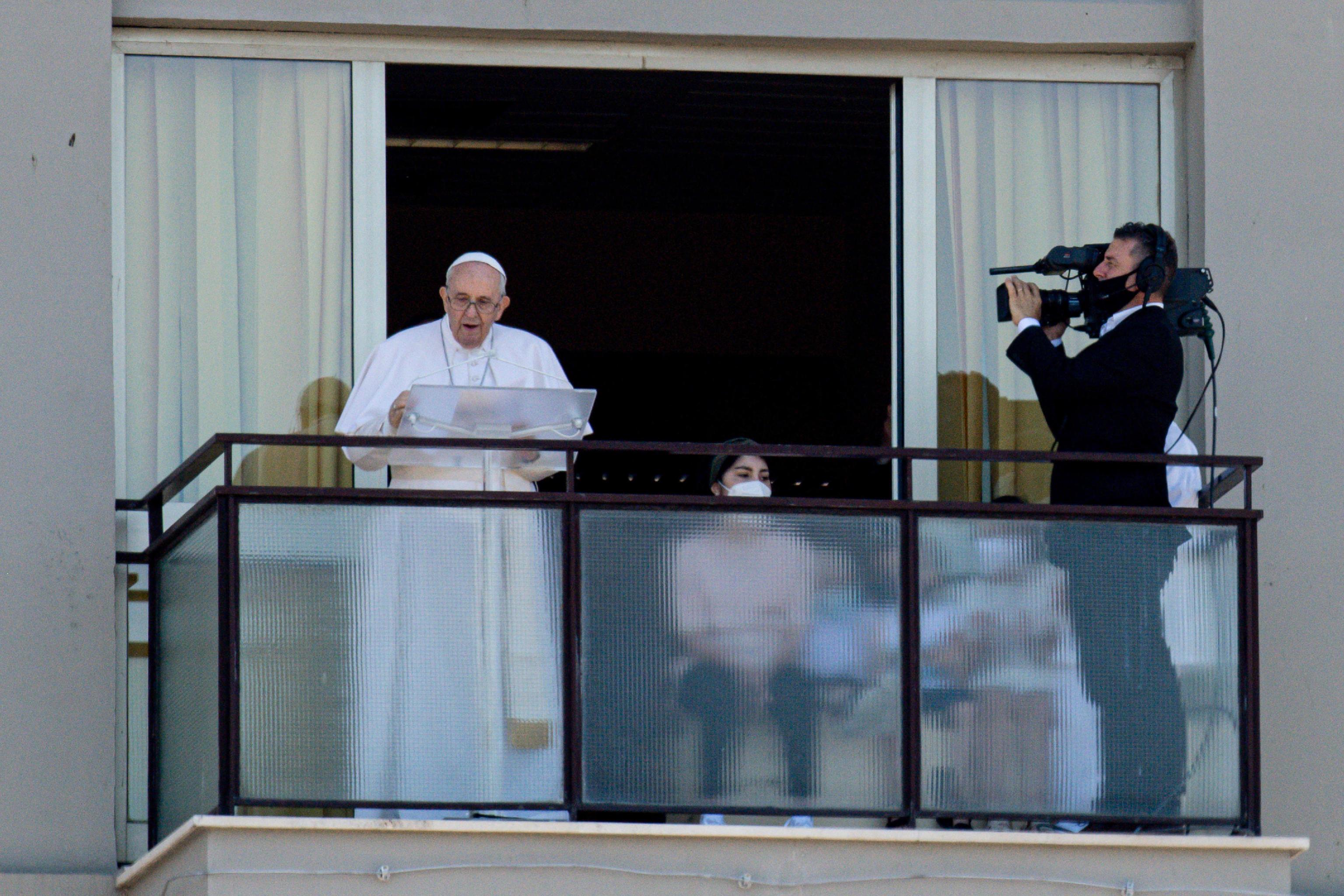 Papa Francesco Operato All’addome. Il Chirurgo: è Sveglio E Vigile ...