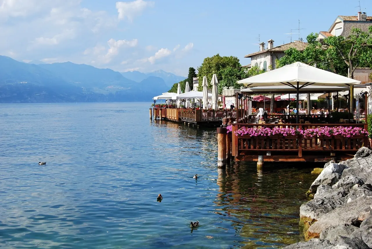 Torri del Benaco, la sponda argentata del lago di Garda