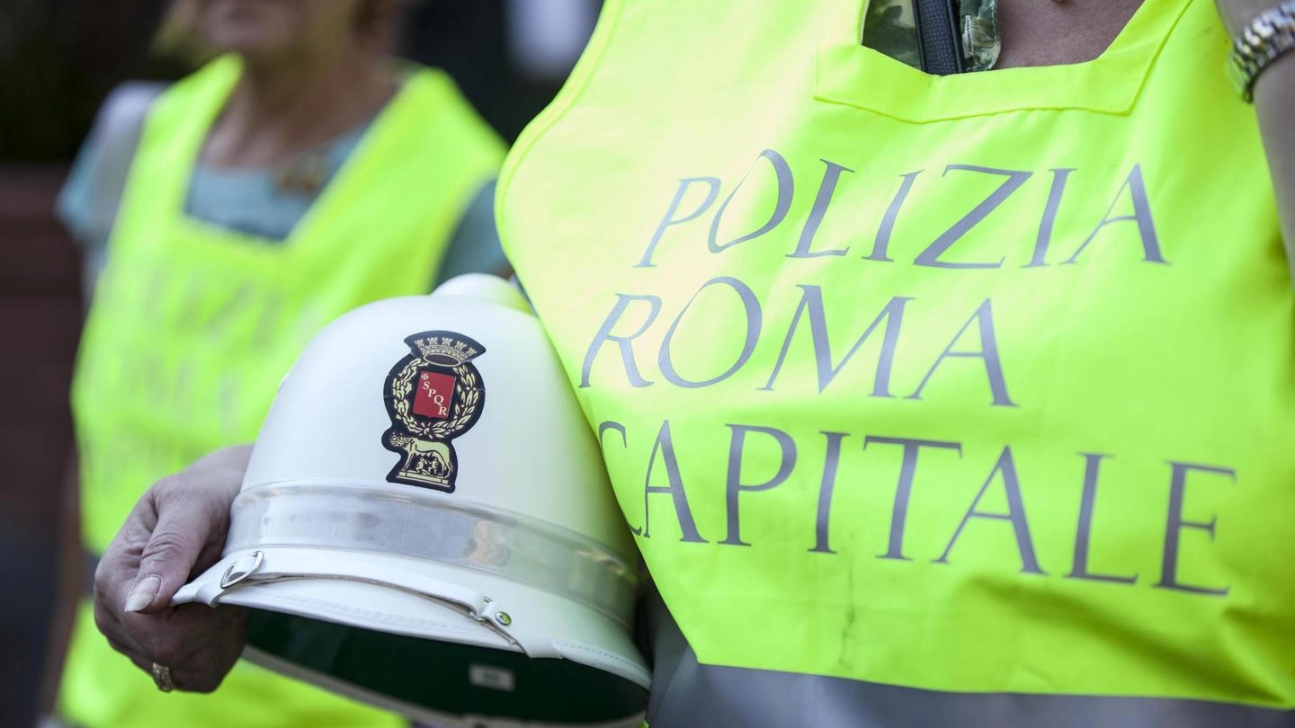 I vigili di Roma capitale (Ansa)