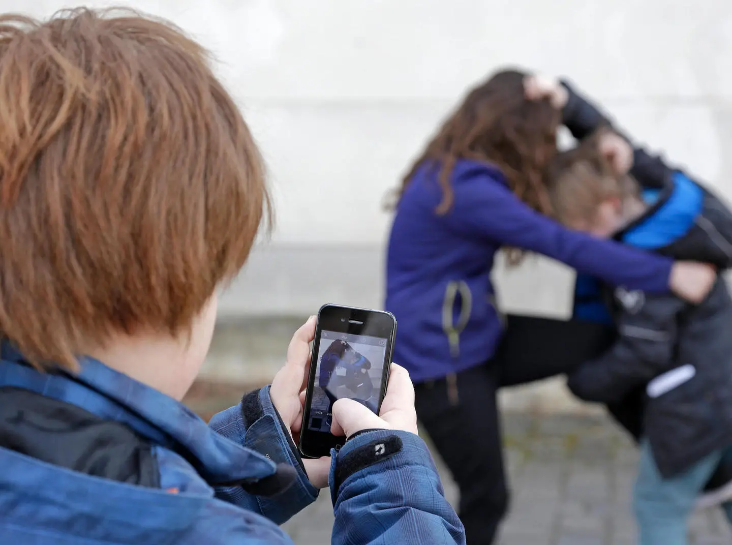 Catania, denunciate due baby-bulle. Minacce e lesioni (con video) fuori da scuola