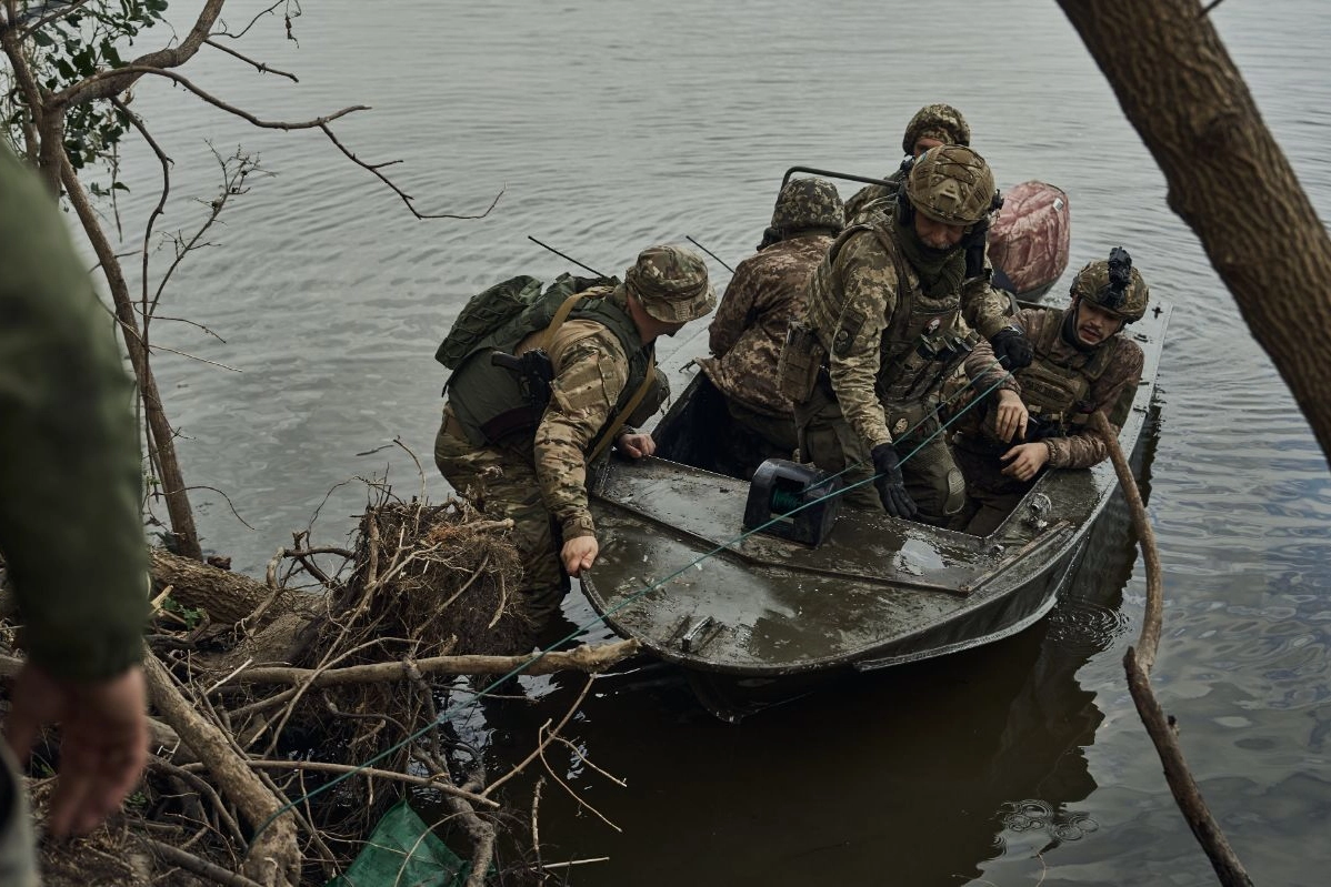 Marines ucraini sbarcano sulla riva sinistra del Dnipro