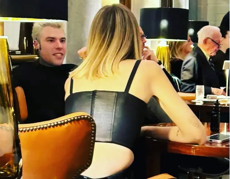 Chiara Ferragni e Fedez fotografati insieme. Lui: "Chiedo scusa per la balbuzie"