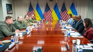 Ucraina, il Senato Usa blocca gli aiuti. Droni, apache, blackhawk: ecco le armi chieste da Kiev