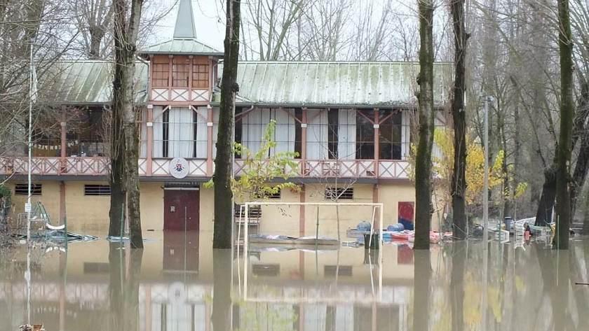 Il livello del Po continua ad alzarsi: ecco la situazione alla Chalet a Guastalla