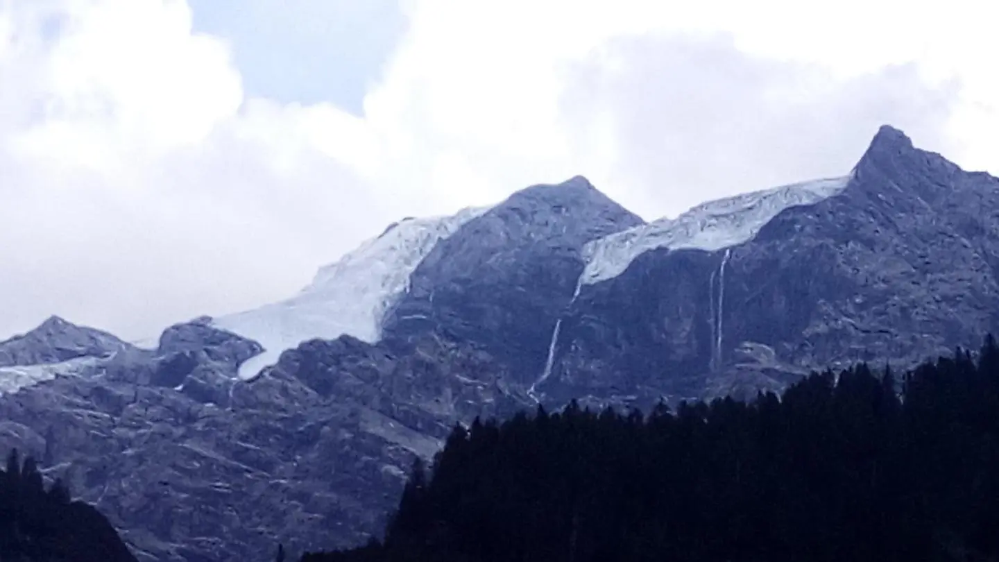 Montagna, grande frana sull'Ortles: "Instabilità causata dalla fusione dei ghiacciai"