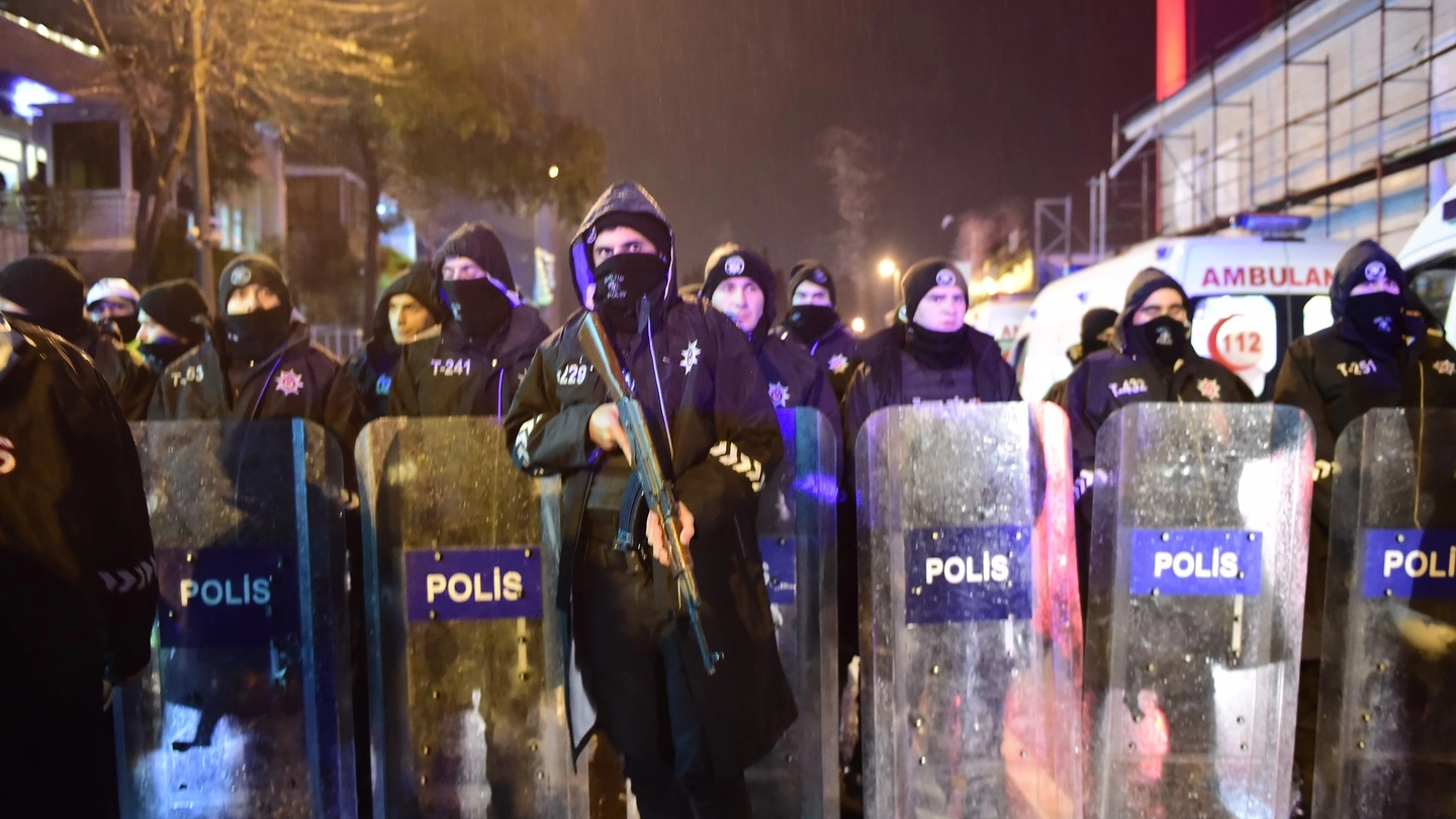 La polizia turca schierata nella zona dell'attentato (Afp)