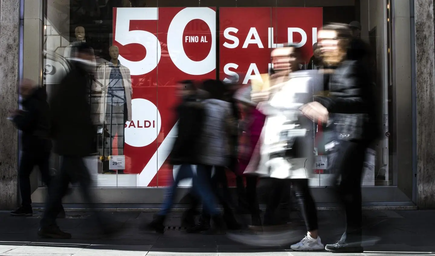 Saldi 2018, via alla grande corsa. Italiani pronti a spendere ma gli sconti sono più bassi