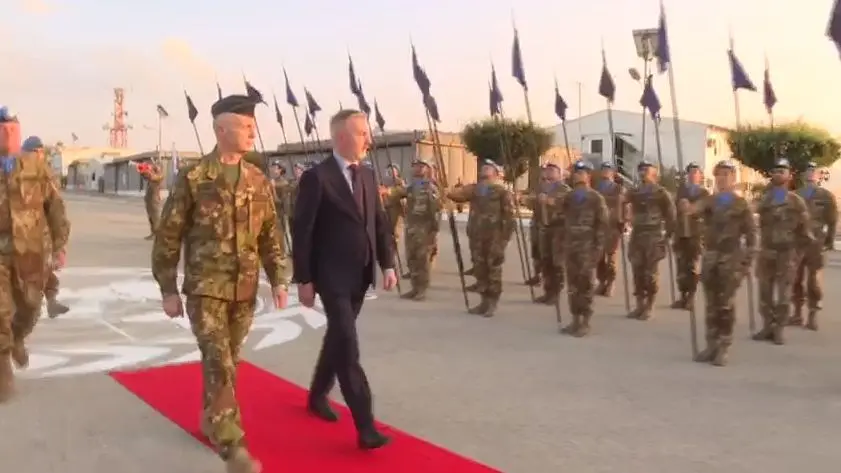 Il ministro Guerini in Libano: "Grazie ai militari italiani, lavorano per la pace"