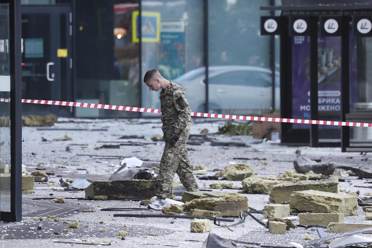 Mosca, gli effetti del drone di Kiev contro stazione di polizia in Russia