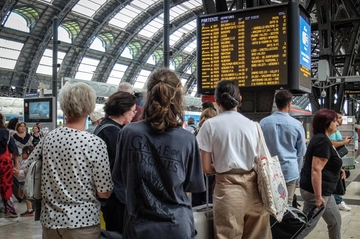 Bonus trasporti, il click day dura un attimo: beffati migliaia di lavoratori e studenti lombardi