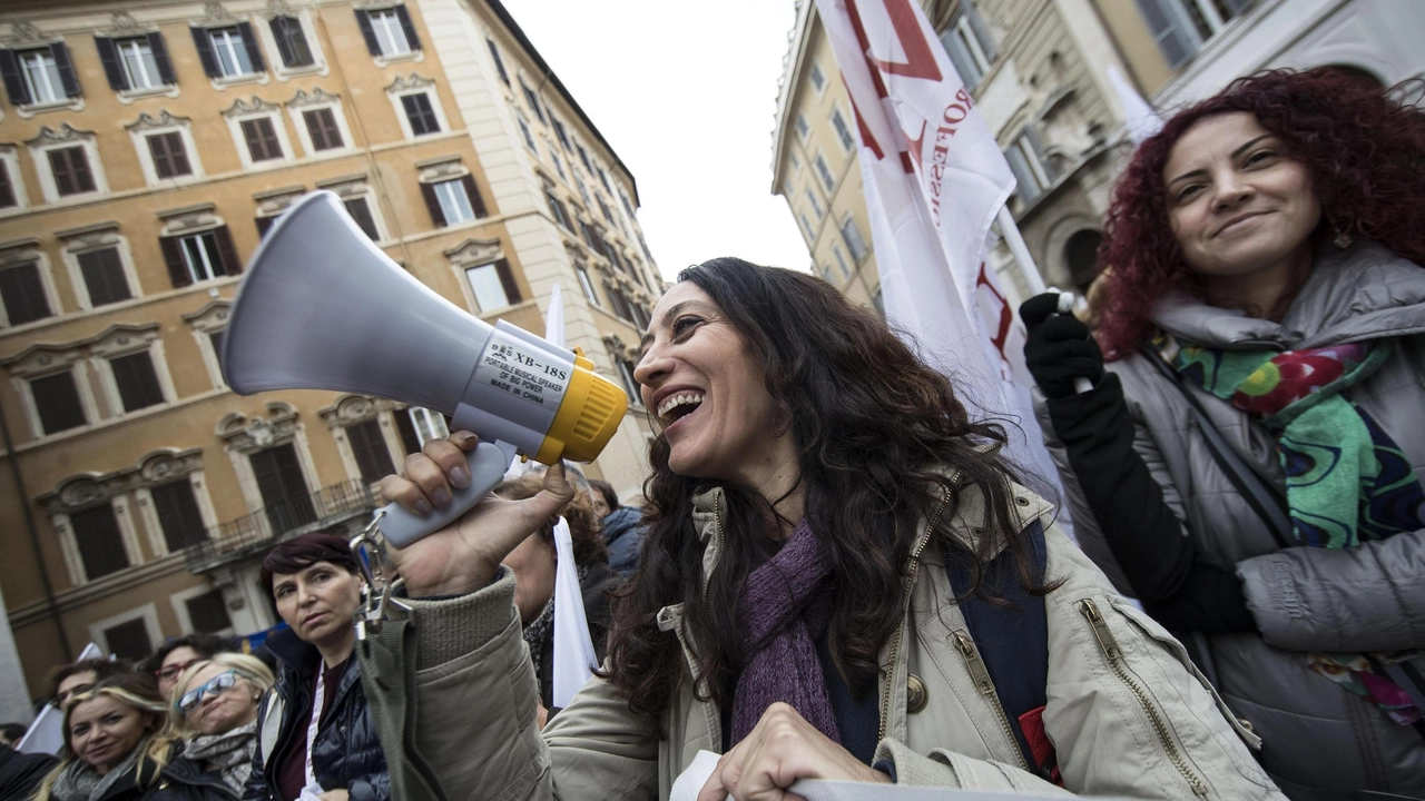 Una protesta dei docenti (Ansa)