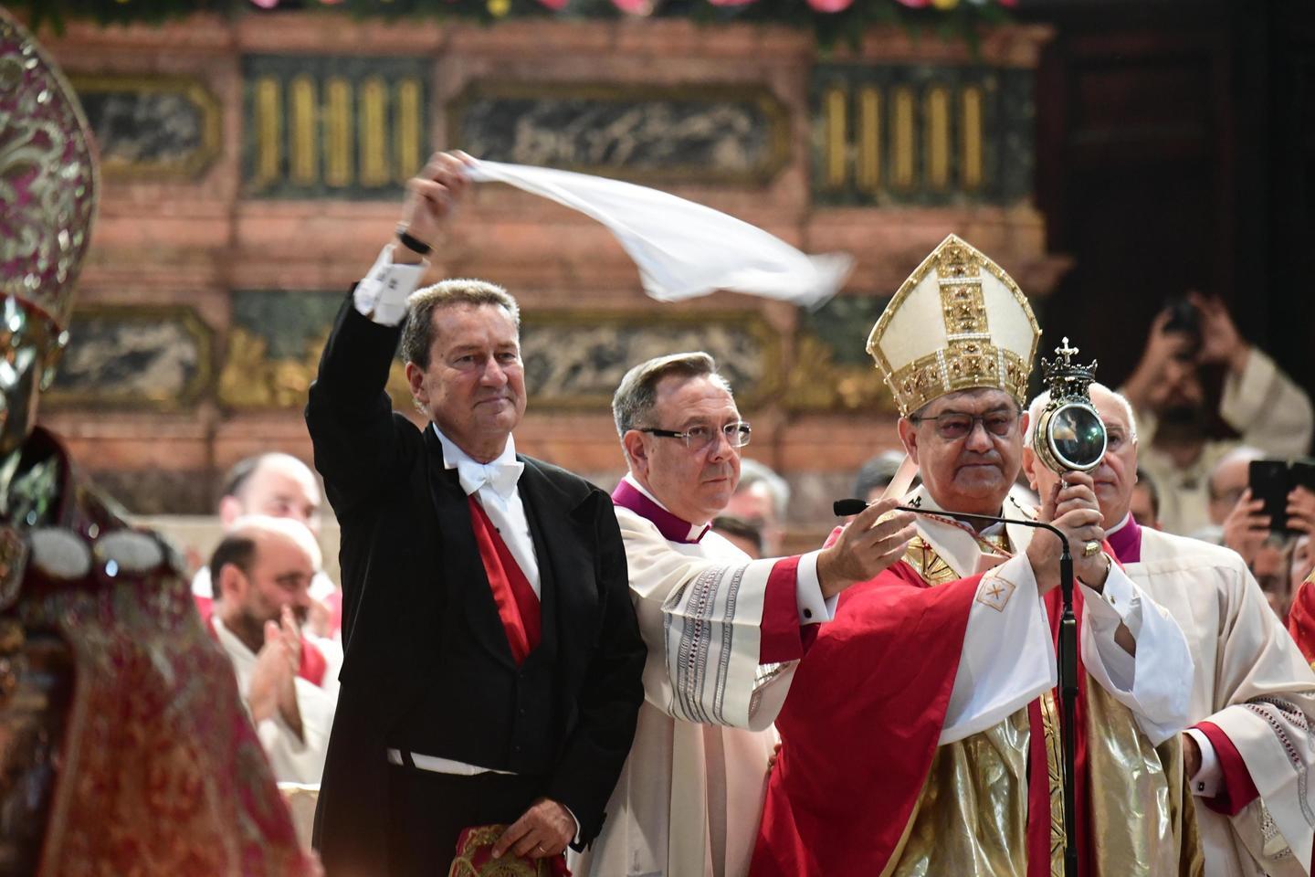 San Gennaro il miracolo si ripete Cosa è successo quando il sangue