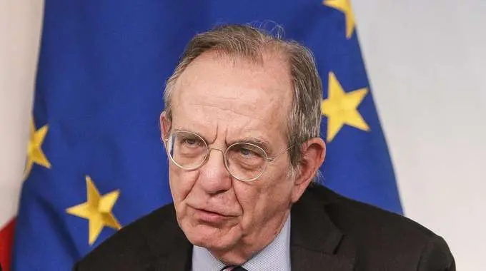 Padoan, tasse abbassate, continueremo