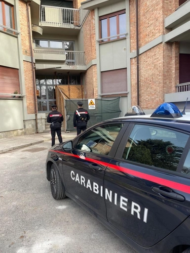 Operaio morto in cantiere a Torino: sembrava un incidente, ma a spingerlo giù sarebbe stato un collega