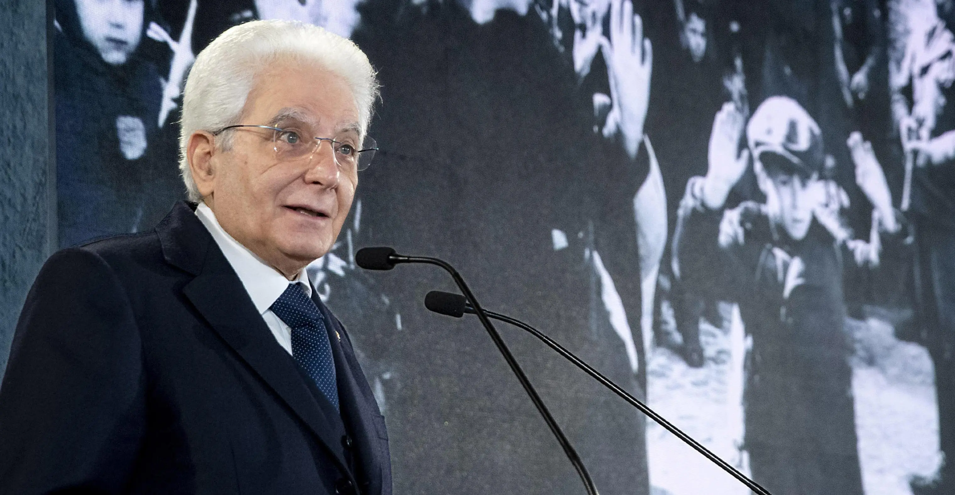 Giorno della memoria, appello di Mattarella "Combattere il razzismo già dalla scuola"