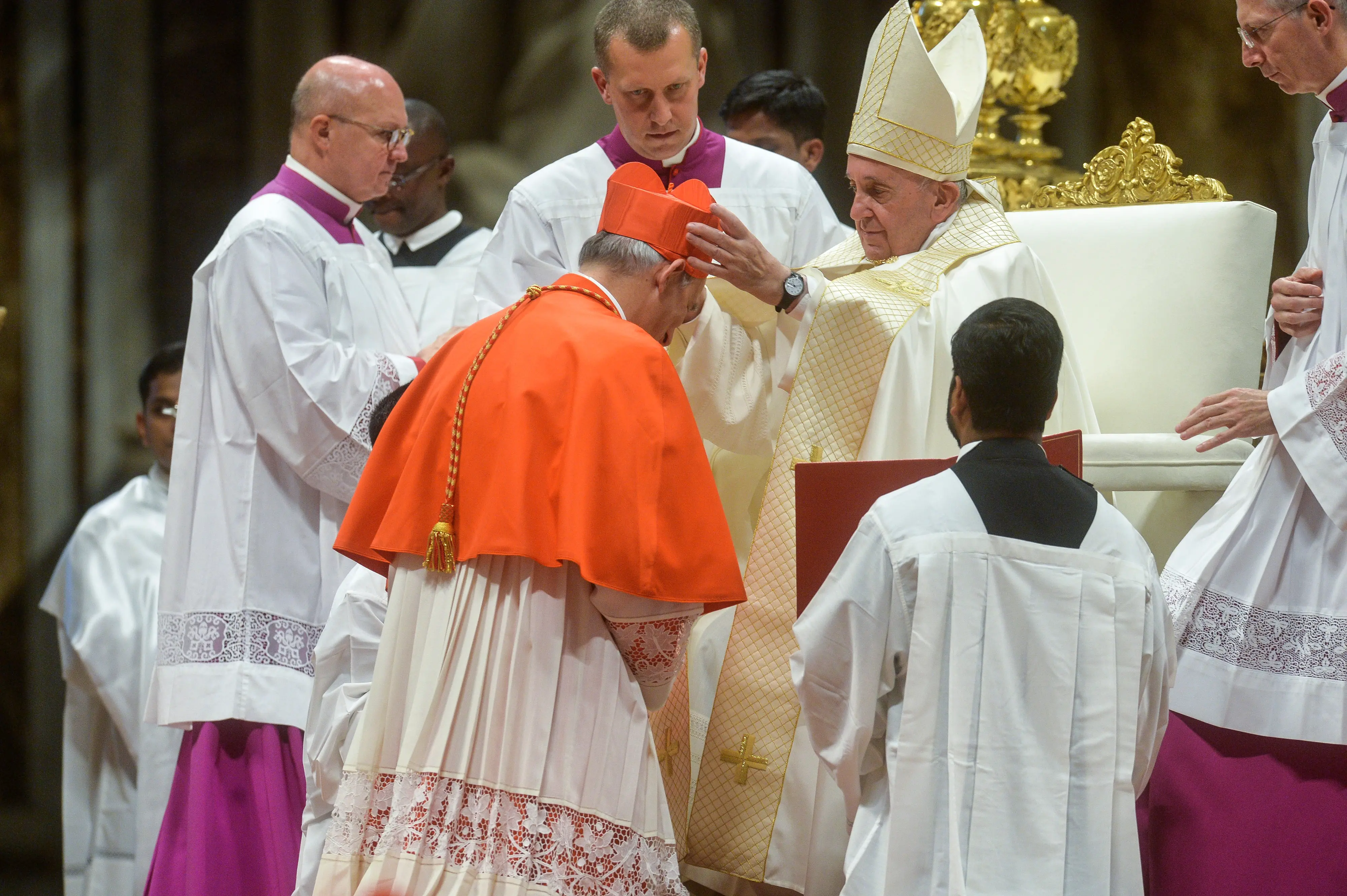 Pioggia di berrette rosse, il Papa crea 21 cardinali. Premiata l'Italia