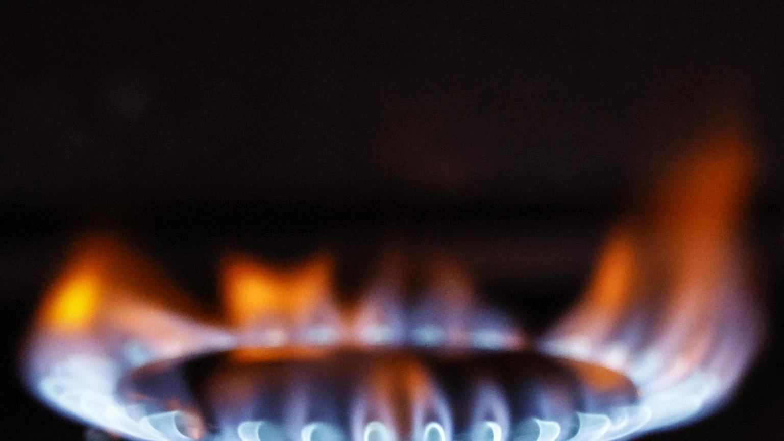 Il prezzo del gas scende a 35 euro, su un anno -54%
