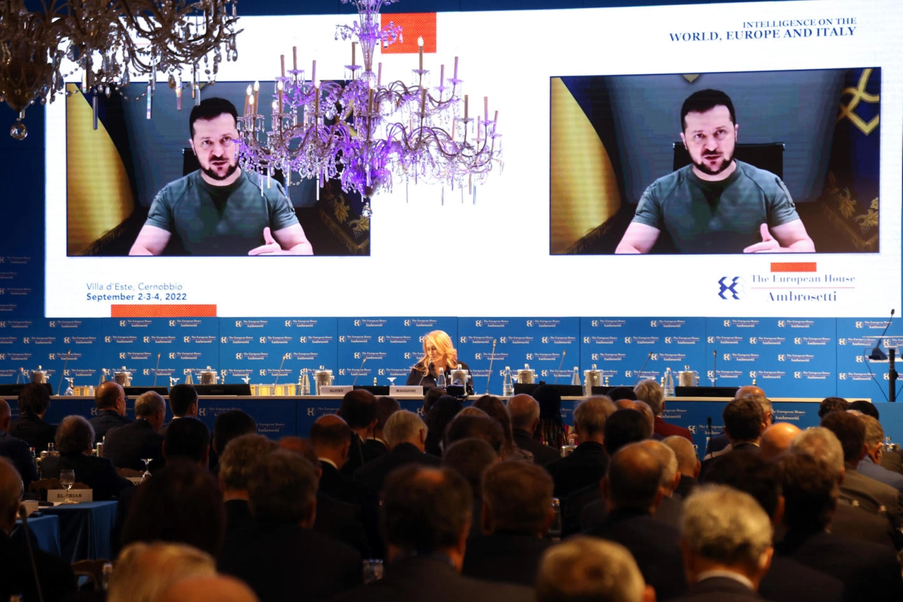 Il video-intervento di Zelensky al Forum Ambrosetti (Ansa)