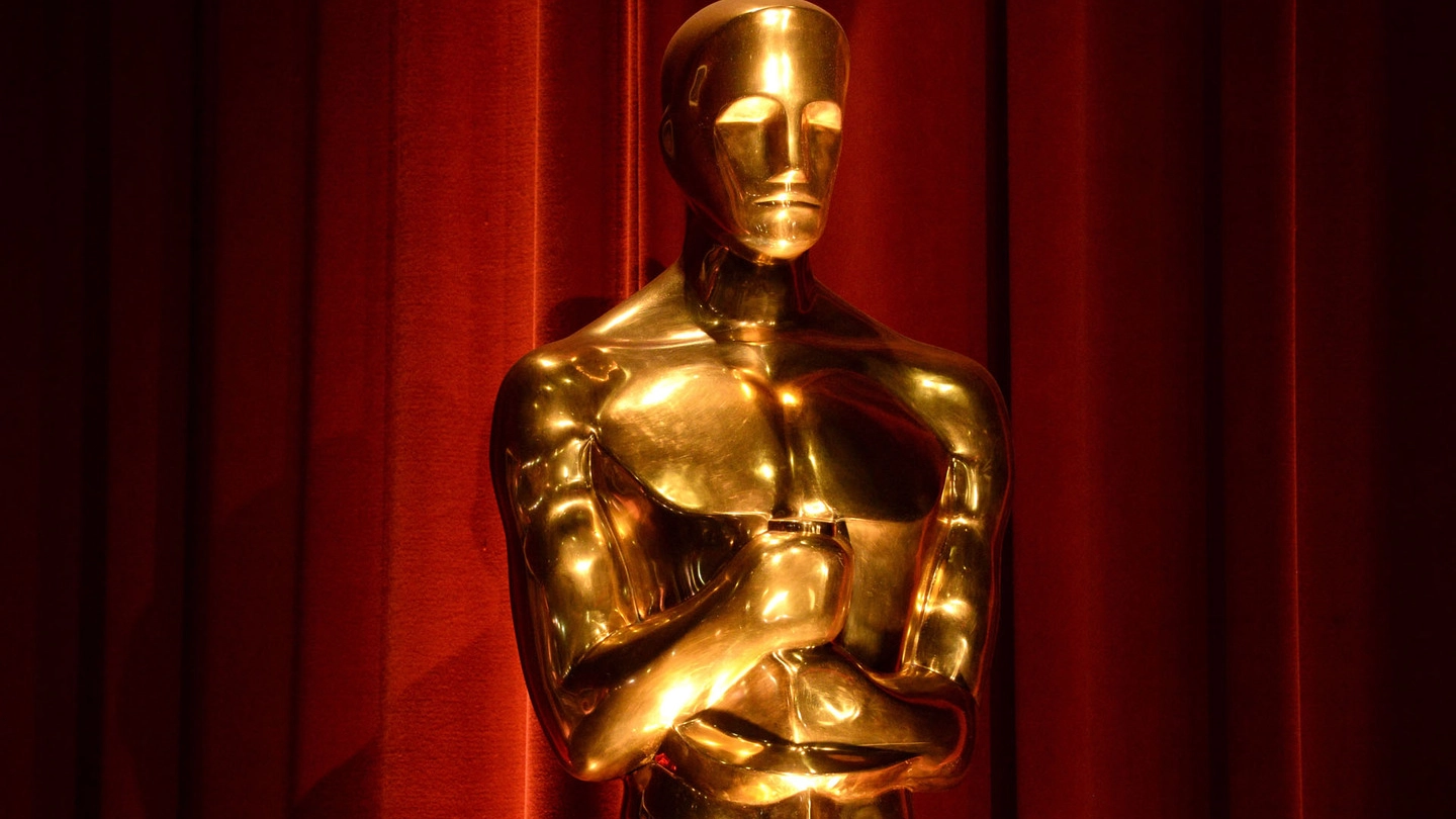 La statua gigante dell'Oscar esibita durante le nomination 2016 (Lapresse)
