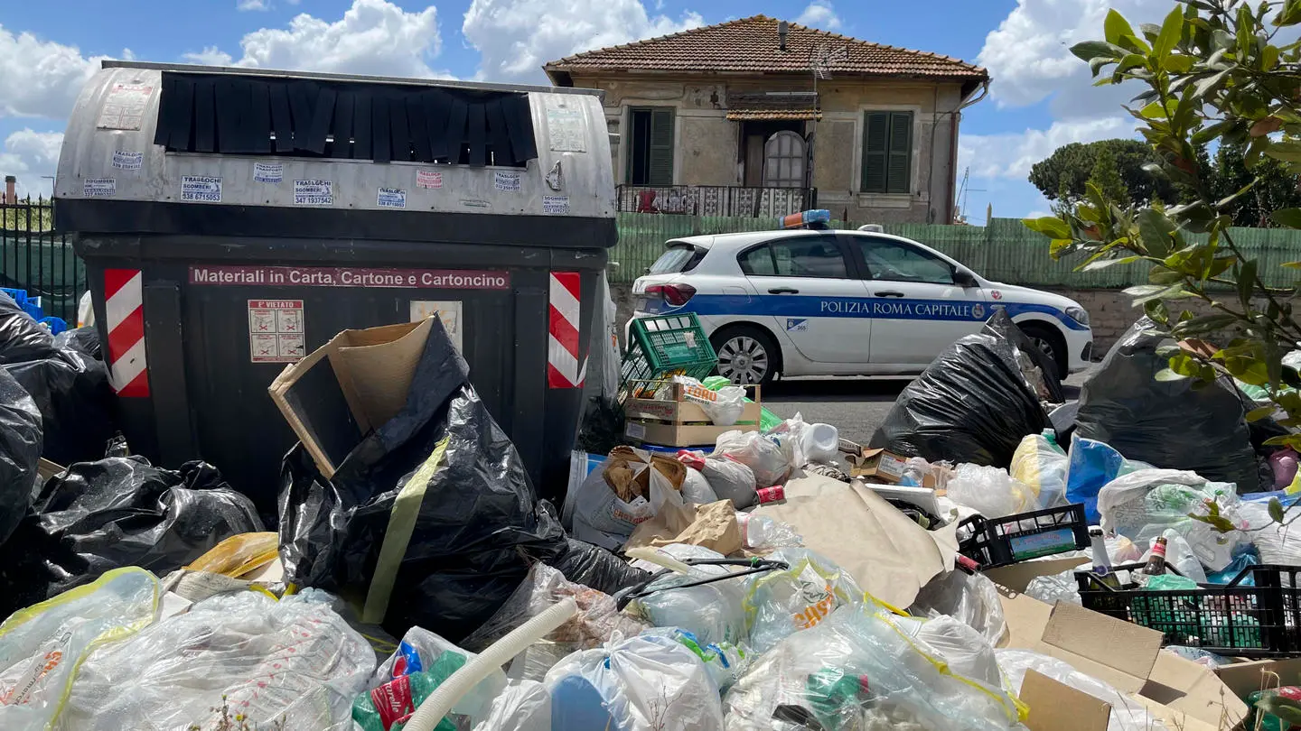 Rifiuti, Azione chiede il commissariamento di Roma per risolvere l'emergenza