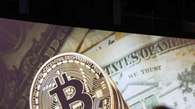 Bitcoin, nuovo record a 10.831 dollari