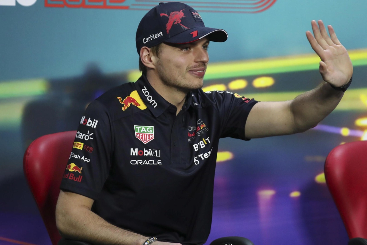 Max Verstappen a Bologna per ricevere il premio della Federazione mondiale