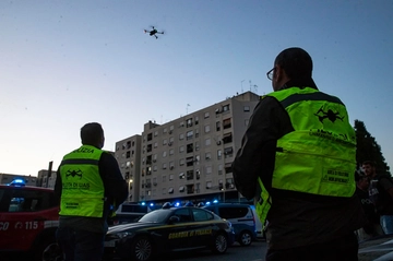 Roma, maxi blitz a Tor Bella Monaca con 500 uomini: perquisizioni nel quartiere dove è stato aggredito don Coluccia