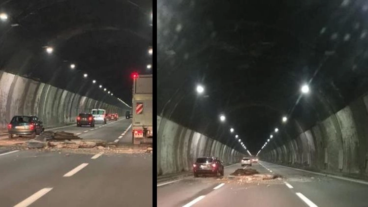 A26, le lastre di cemento cadute in galleria (Ansa)