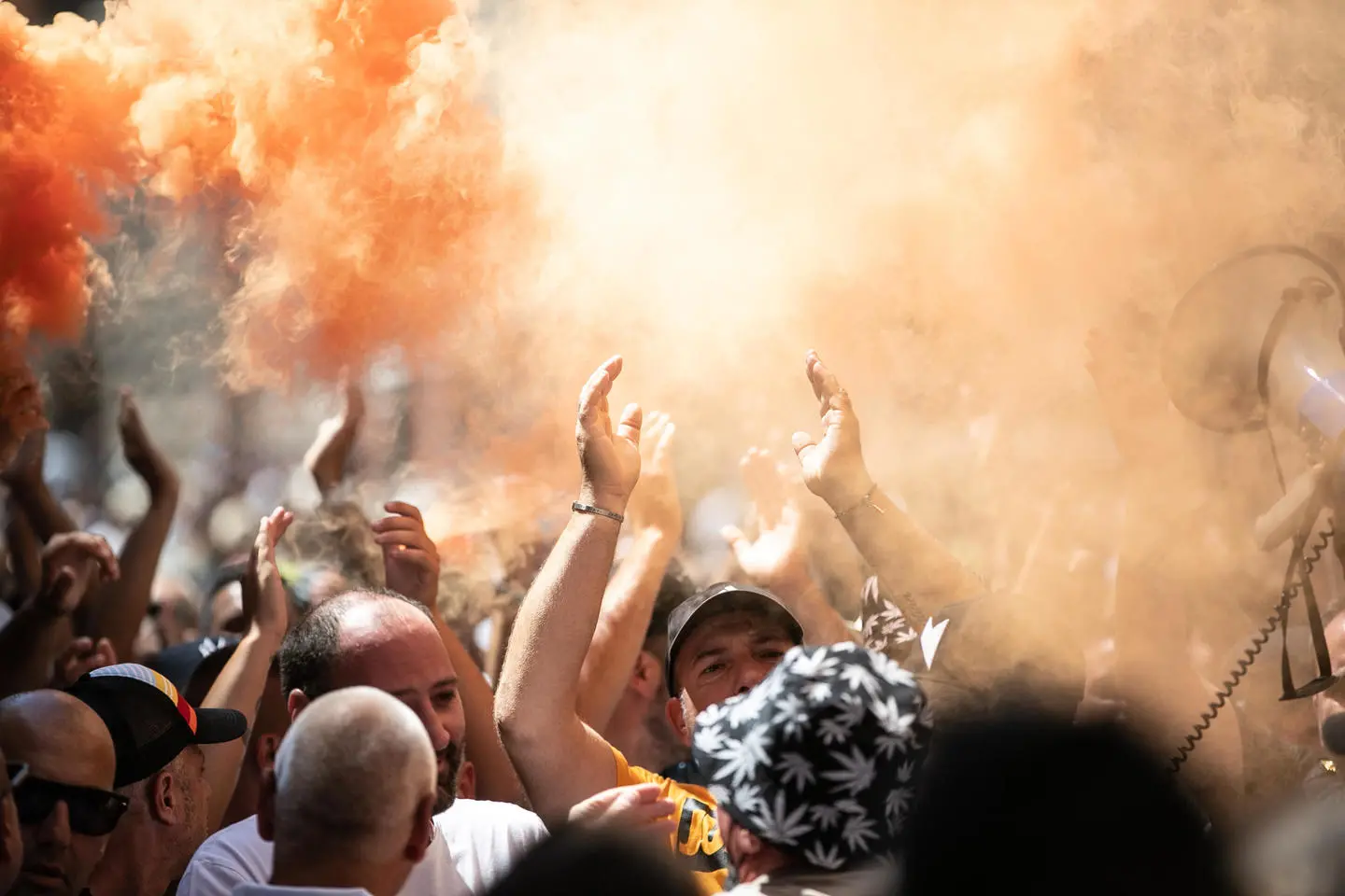 Roma, proteste dei tassisti: cori, petardi e fumogeni, Palazzo Chigi blindato / FOTO