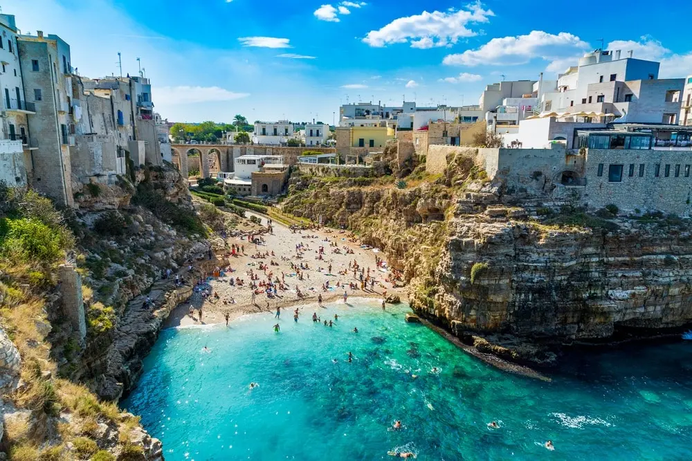 Ecco perché Polignano a Mare è la meta più accogliente del mondo