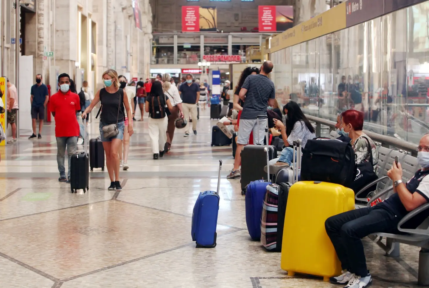 Coronavirus, pasticcio alta velocità. "Salta il distanziamento sui treni, anzi resta"