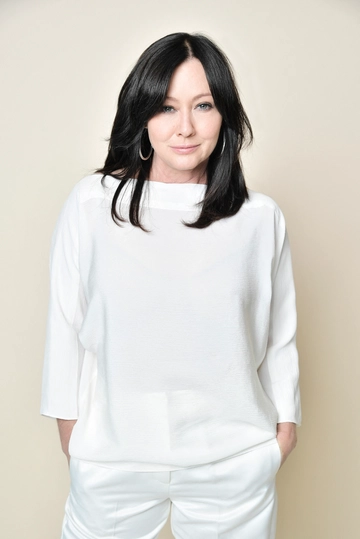 Shannen Doherty, il tumore e la speranza nella nuova terapia: “Vado avanti e vivo in modo positivo”