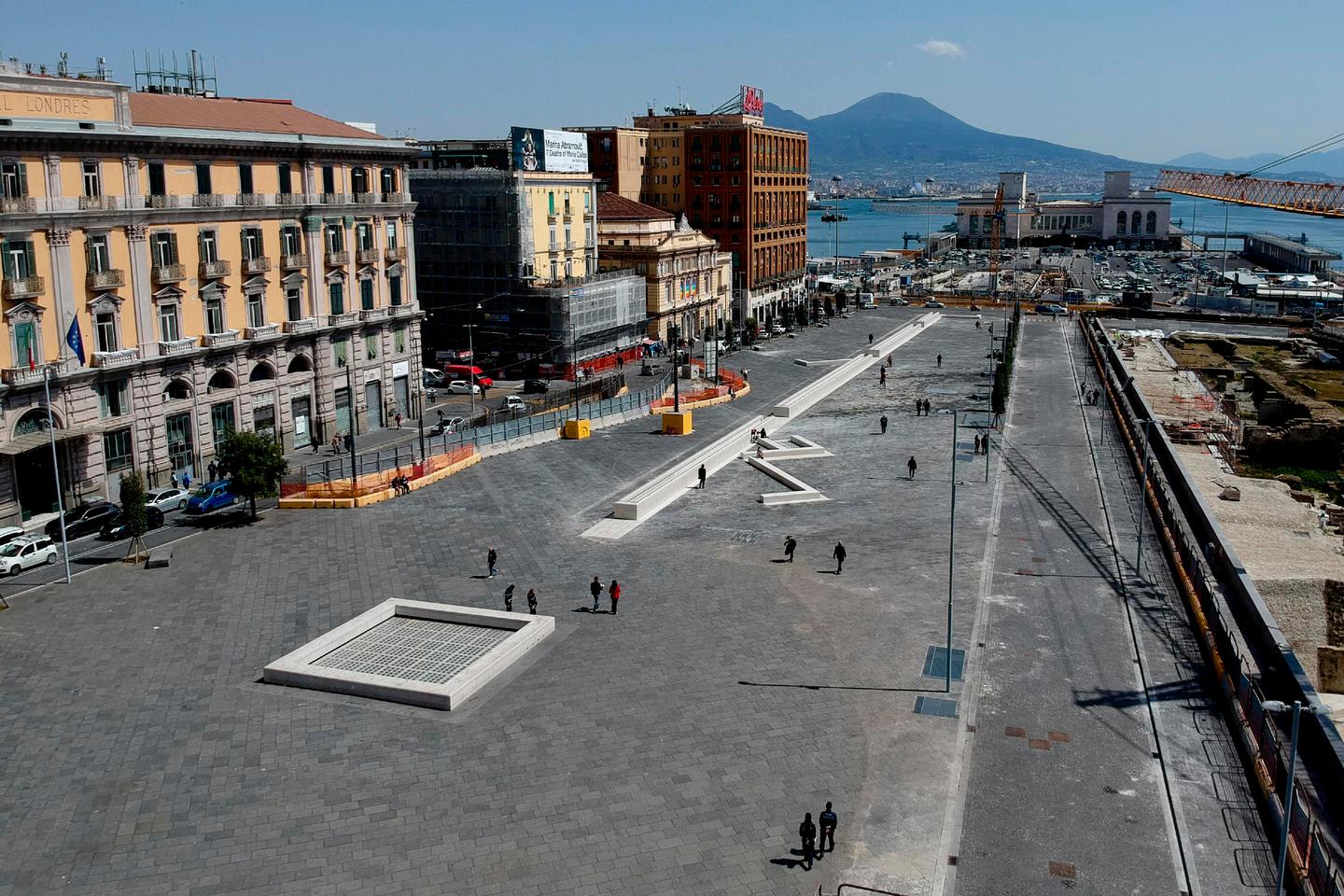 Napoli, Piazza Del Municipio Libera Dai Cantieri: Dopo 20 Anni