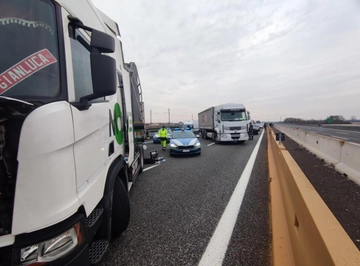 Rapina fallita a portavalori oggi sull’A4, tir bloccato: il racconto dell’autista. Il furgone trasportava oro