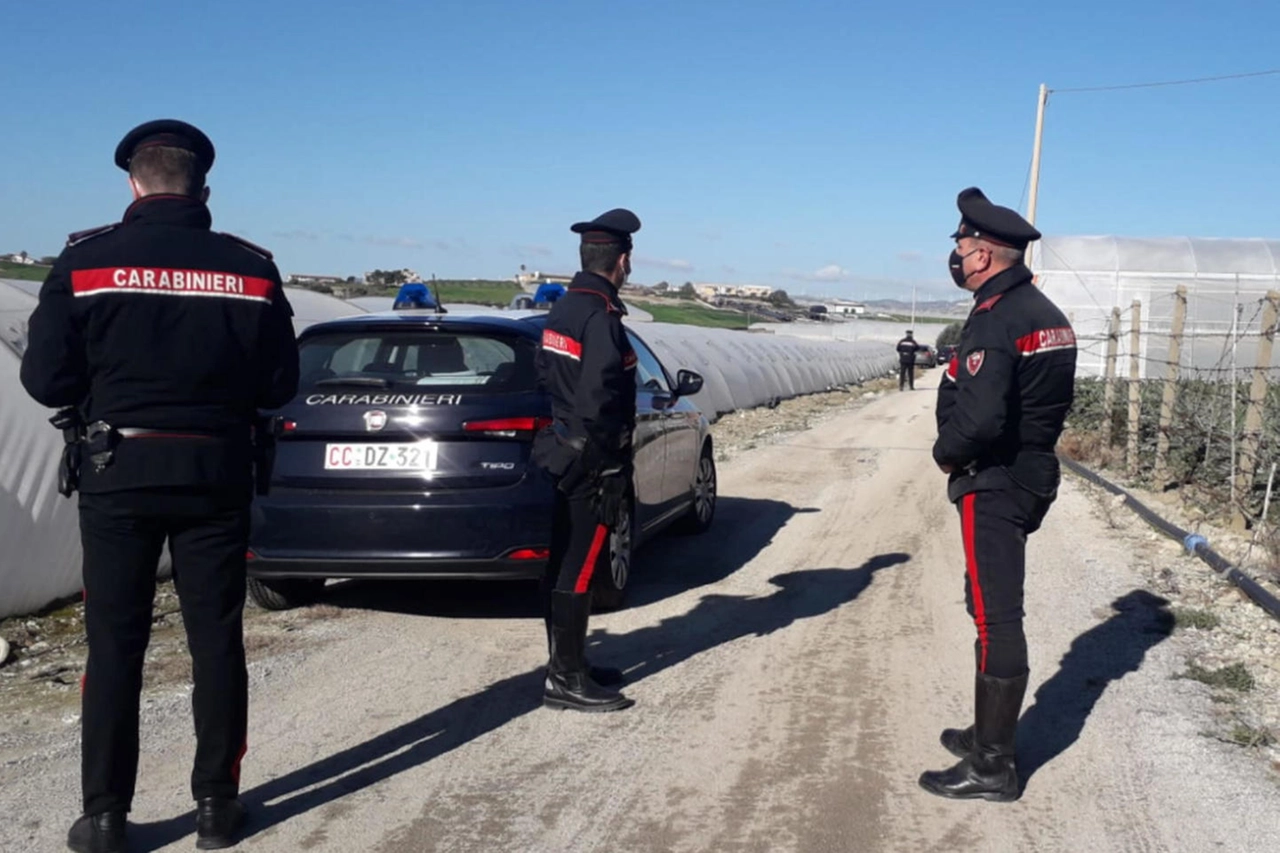 I carabinieri sul luogo della strage a Licata