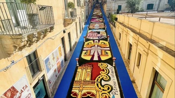 Noto accoglie la primavera: tutto pronto per l'Infiorata 2023