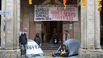 Caro affitti, studenti nelle tende per protesta. Bonus e sussidi: come funziona in Europa