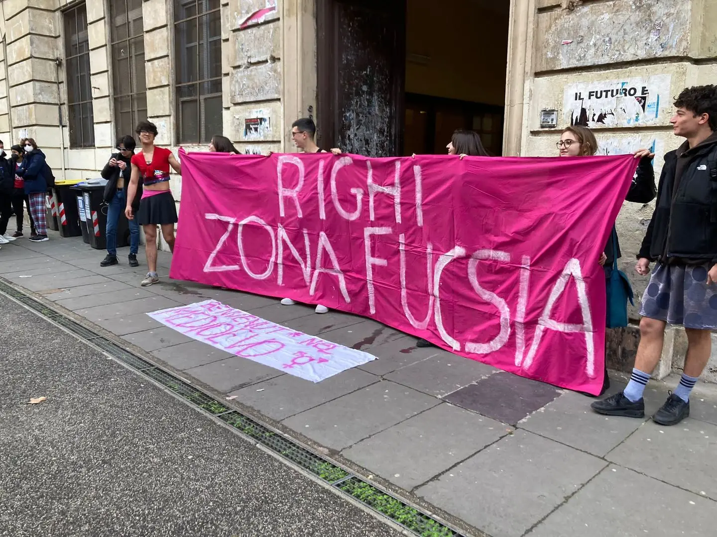 Roma, protesta al liceo Righi per le offese sessiste della prof a una studentessa / FOTO